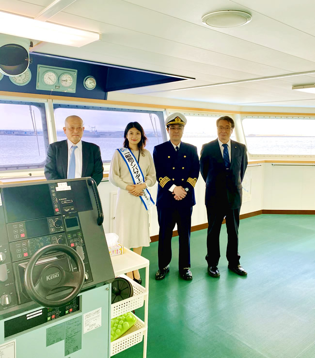 阪九フェリー様ご一行と(大阪府堺泉北港にて)